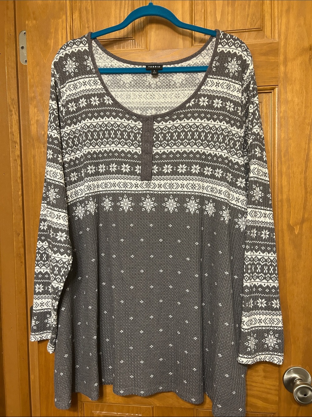 Torrid Fair Isle Snowflake Waffle Snap Long Sleeve Henley Shirt size 6 6X ❄️